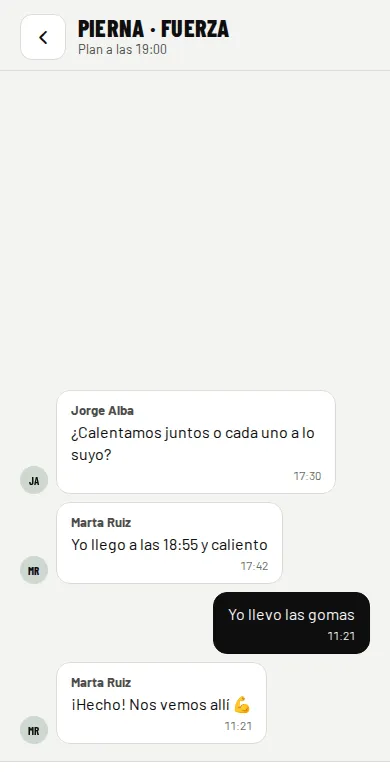 Chat de un plan en RackMates con mensajes de Jorge y Marta y el campo para escribir.